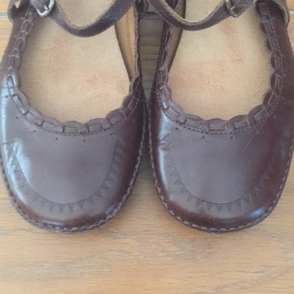 Clarks Brown Leather MaryJane Flats with Scalloped Details - Picture 4 of 6